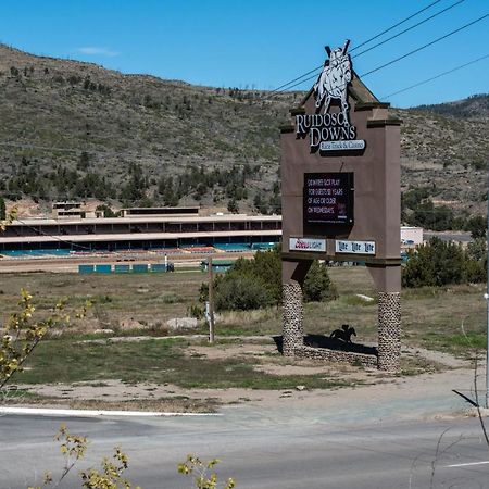 Apache Village Cabinette 15, Queen Bed, Midtown, Sleeps 2 Ruidoso Exterior photo