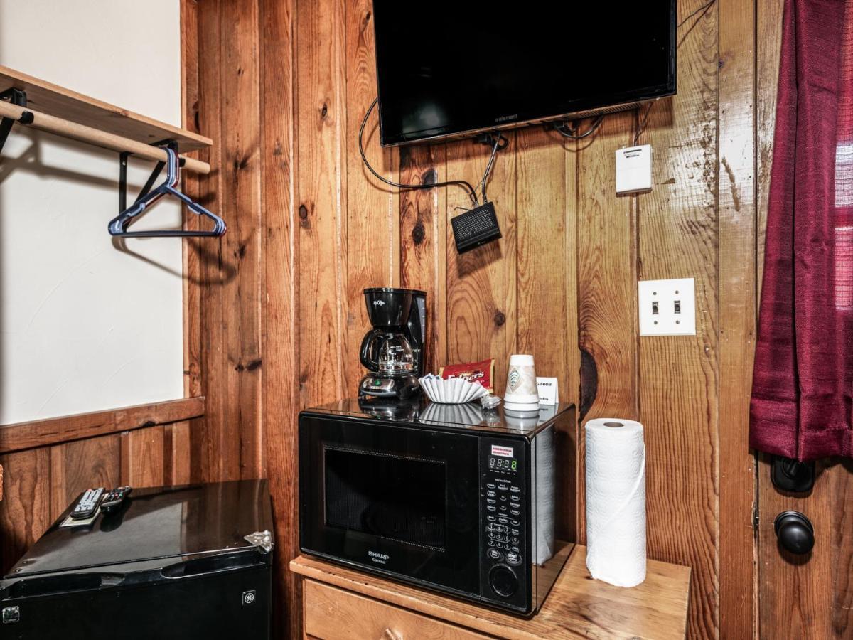 Apache Village Cabinette 15, Queen Bed, Midtown, Sleeps 2 Ruidoso Exterior photo