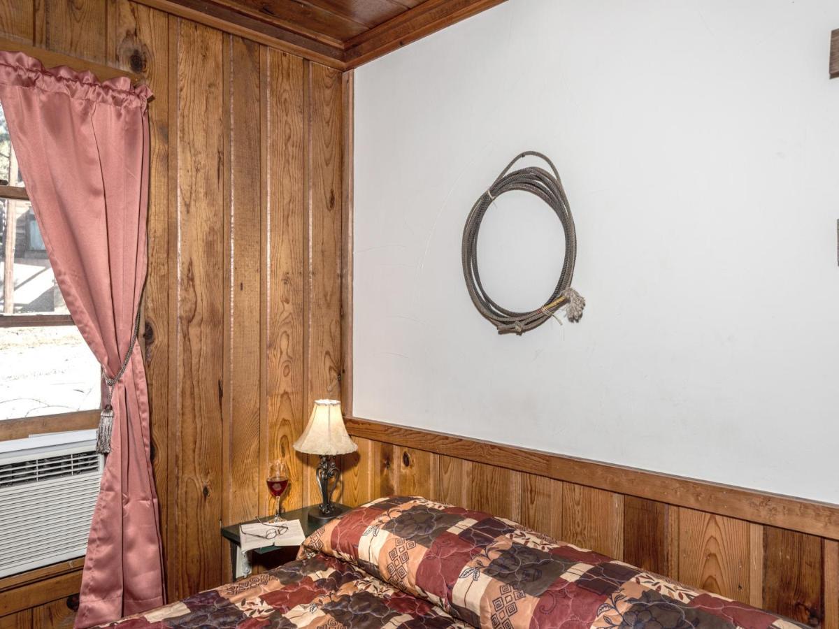 Apache Village Cabinette 15, Queen Bed, Midtown, Sleeps 2 Ruidoso Exterior photo