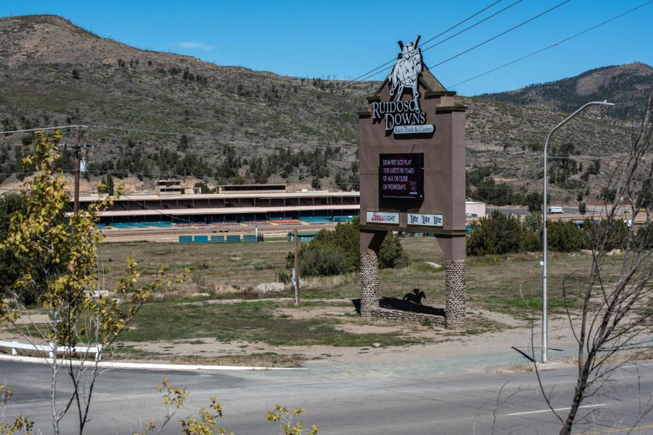 Apache Village Cabinette 15, Queen Bed, Midtown, Sleeps 2 Ruidoso Exterior photo